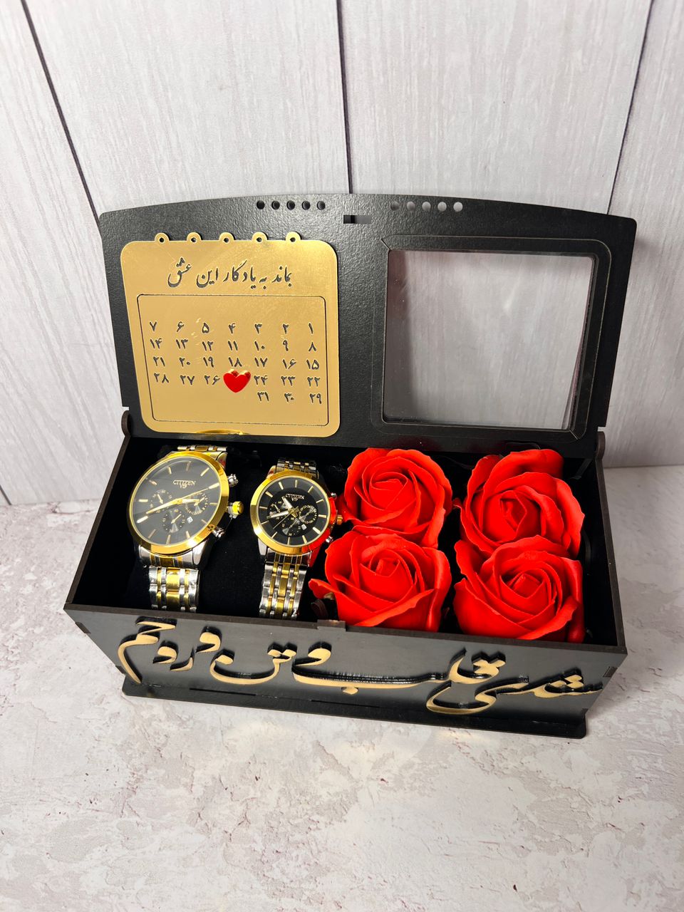 باکس هدیه گل و ست ساعت مردانه و زنانه ۱۲۲